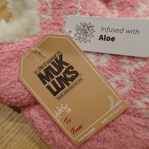 Brand New Fuzzy Faux Fur Pink & White Cozy Winter Muk Luks Slipper Socks 1 Size - Picture 1 of 5